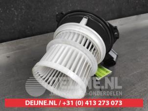 Mazda MX-30 Heating and ventilation fan motor O699705 photo 2