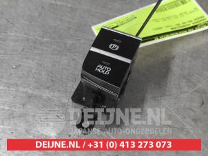 Gebruikte Handrem schakelaar Mazda MX-30 e-SkyActiv R-EV 170 Prijs op aanvraag aangeboden door V.Deijne Jap.Auto-onderdelen BV