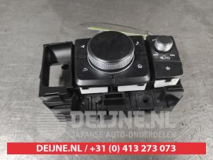 Gebruikte Multi Media Regelunit Mazda MX-30 e-SkyActiv R-EV 170 Prijs op aanvraag aangeboden door V.Deijne Jap.Auto-onderdelen BV