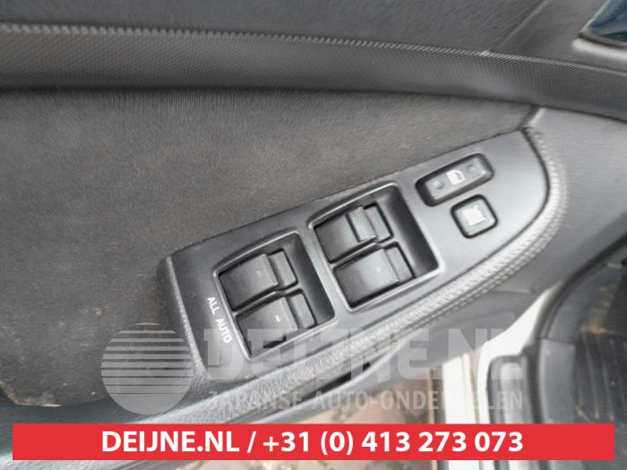 Toyota Avensis Combischakelaar ramen O699861