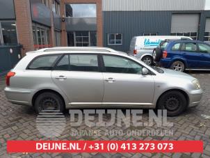 Toyota Avensis Front wing, right O699889 photo 2