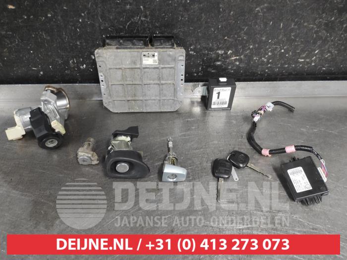 Toyota Yaris Schlossset Zylinder (komplett) O700025