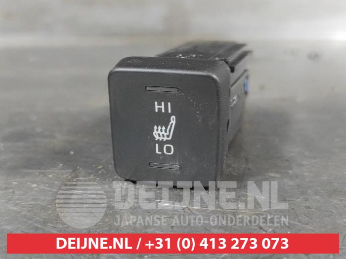 Toyota Corolla Seat heating switch O700499