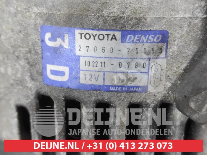 Dynamo van een Toyota RAV4 (A2) 2.0 16V VVT-i 4x4 2002