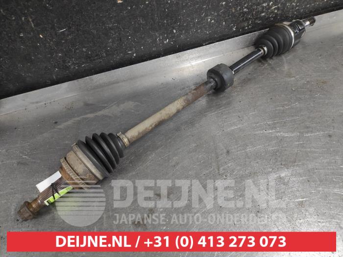 Toyota Avensis Aandrijfas rechts-voor O700673