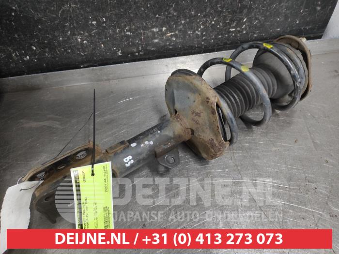 Toyota Avensis Stoßdämpferstrebe links vorne O700674