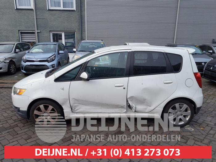 Mitsubishi Colt Portierruit 4Deurs links-achter O700993