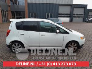 Mitsubishi Colt Zijskirt rechts O701025 foto 2