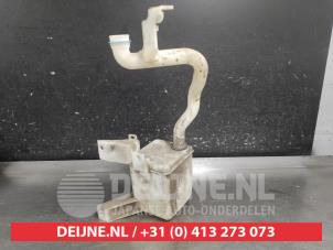 Suzuki Swift Scheibensprühertank vorne O701290 foto 2