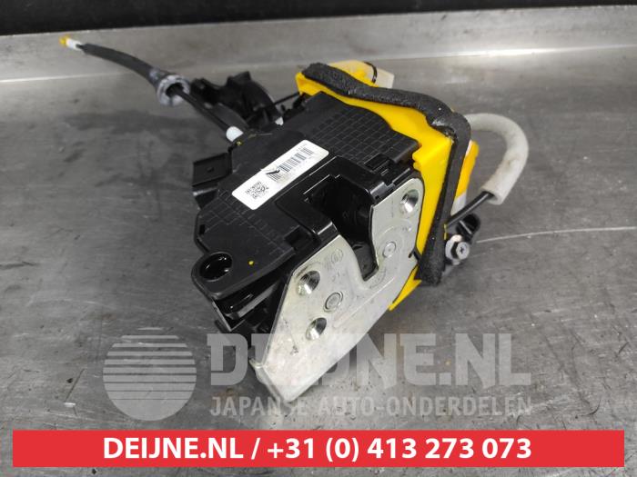 Kia Ceed Türschlossmechanik 4-türig rechts vorne O701325