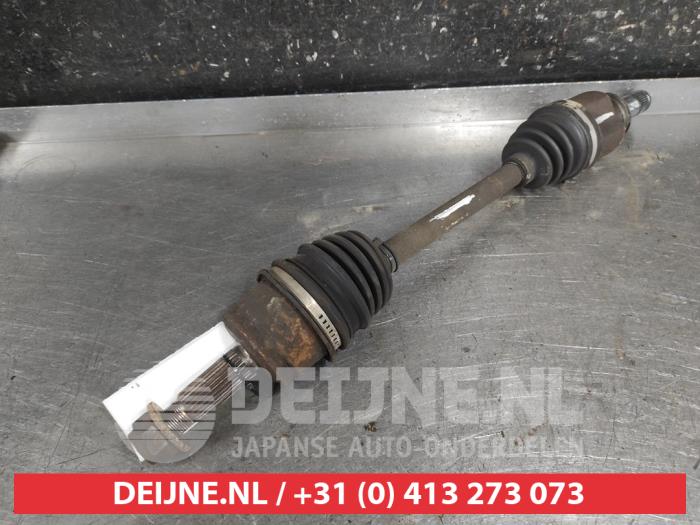 Mitsubishi Colt Aandrijfas links-voor O701378