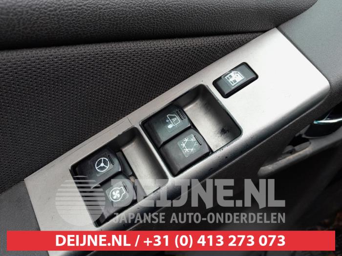 Nissan Pathfinder Combischakelaar ramen O701428