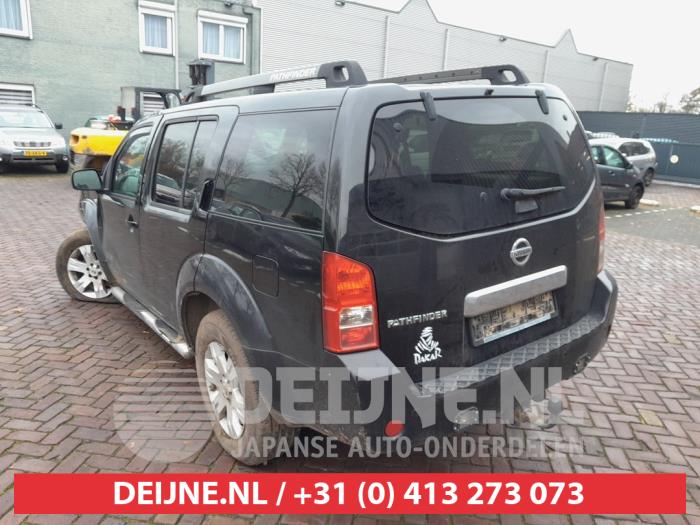 Nissan Pathfinder Achterlicht links O701439