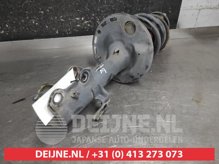 Toyota Prius Plus Stoßdämpferstrebe links vorne O701614
