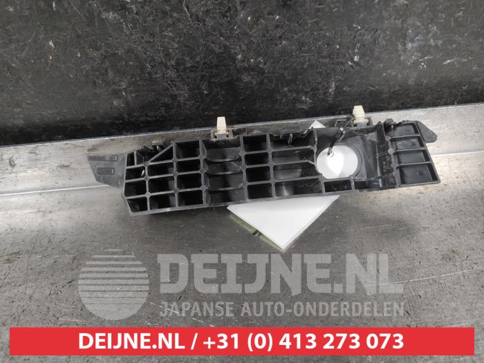 Hyundai I30 Front bumper bracket, right O701974