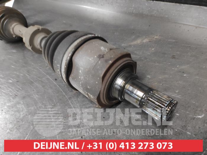 Aandrijfas links-voor van een Honda Civic (FK/FN) 2.2 i-CTDi 16V 2006