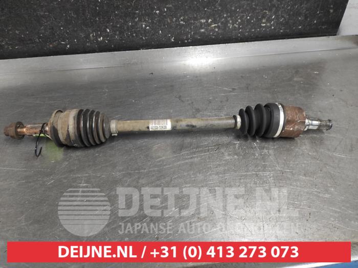 Suzuki Swift Aandrijfas links-voor O702042