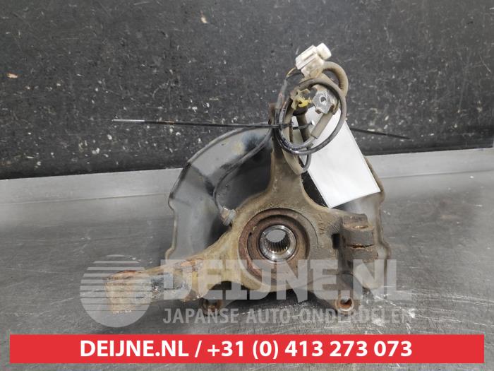 Suzuki Swift Fusee rechts-voor O702044