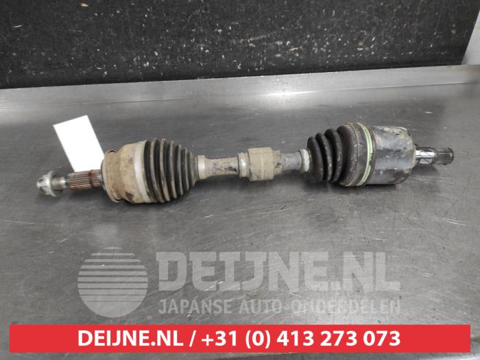 Gebruikte Aandrijfas links-voor Mitsubishi Eclipse Cross (GK/GL) 1.5 Turbo 16V 4WD Prijs € 100,00 Margeregeling aangeboden door V.Deijne Jap.Auto-onderdelen BV