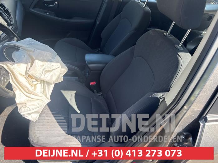 Kia Carens Stoel links O702361