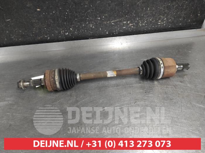 Gebruikte Aandrijfas links-voor Hyundai iX35 (LM) 2.0 16V Prijs € 75,00 Margeregeling aangeboden door V.Deijne Jap.Auto-onderdelen BV