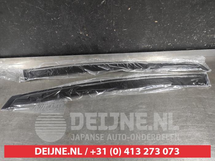 Toyota Prius Plus Windshield O702500