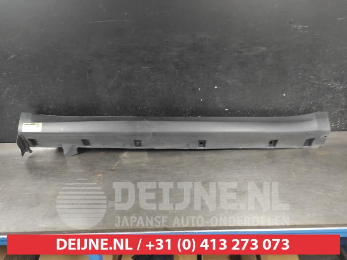 Suzuki Vitara Side skirt, right O702575