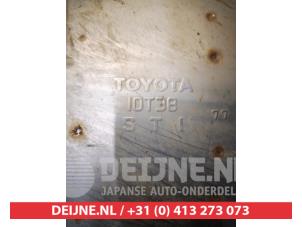 Toyota C-HR Auspuff Enddämpfer O702827 foto 2