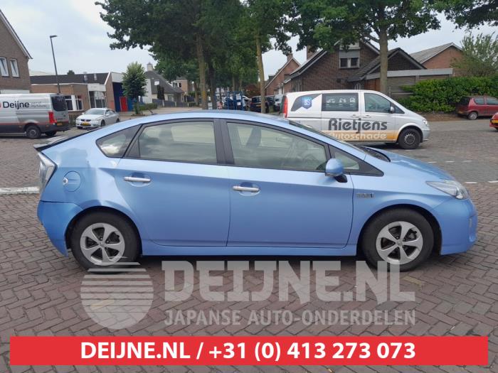 Toyota Prius Kotflügel rechts vorne O702779