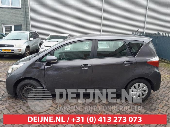 Toyota Verso-S Portierruit 4Deurs links-achter O702919