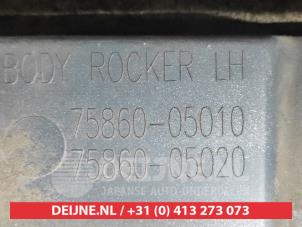Toyota Avensis Seitenschürze links O702953 foto 2