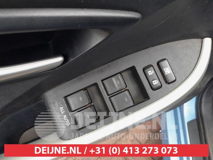 Toyota Prius Multi-functional window switch O702811