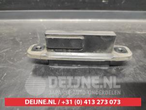 Toyota Yaris Schakelaar achterklep O703112 foto 2