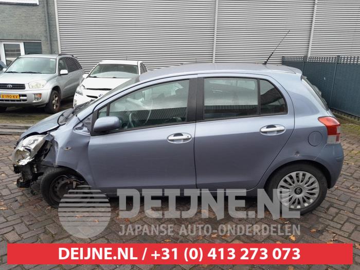 Toyota Yaris Rear door window 4-door, left O703140