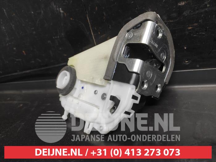 Toyota Yaris Rear door mechanism 4-door, right O703151