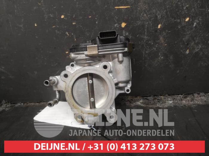 Gasklephuis van een Nissan Qashqai (J12) 1.5 E-Power 16V 2022