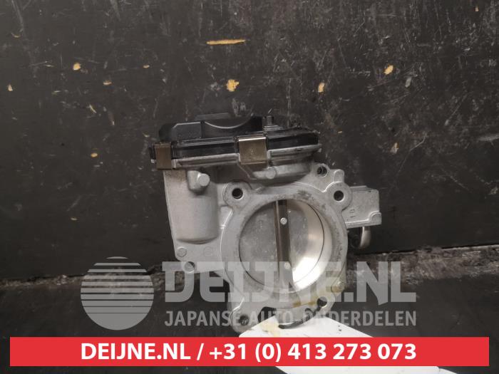 Gasklephuis van een Nissan Qashqai (J12) 1.5 E-Power 16V 2022