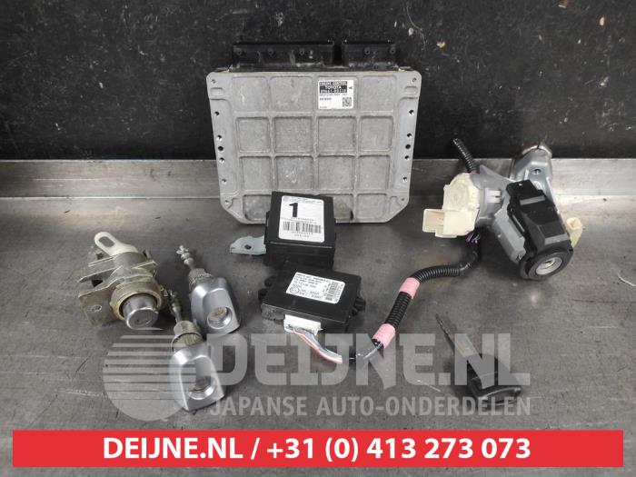 Toyota Yaris Kontaktslot+Sleutel O703345
