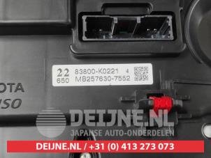 Toyota Yaris Tacho - Kombiinstrument KM O703372 foto 3
