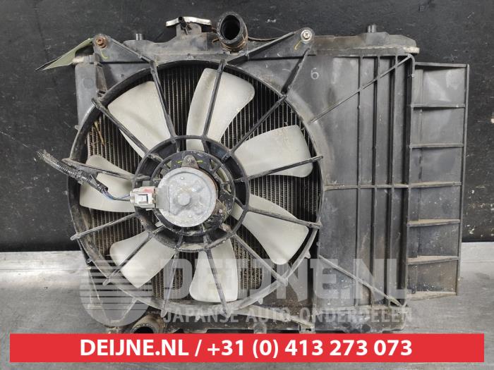 Gebruikte Radiateur Suzuki Splash 1.0 12V Prijs € 75,00 Margeregeling aangeboden door V.Deijne Jap.Auto-onderdelen BV