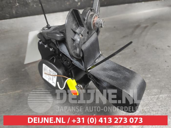 Hyundai I20 Front seatbelt, left O704047