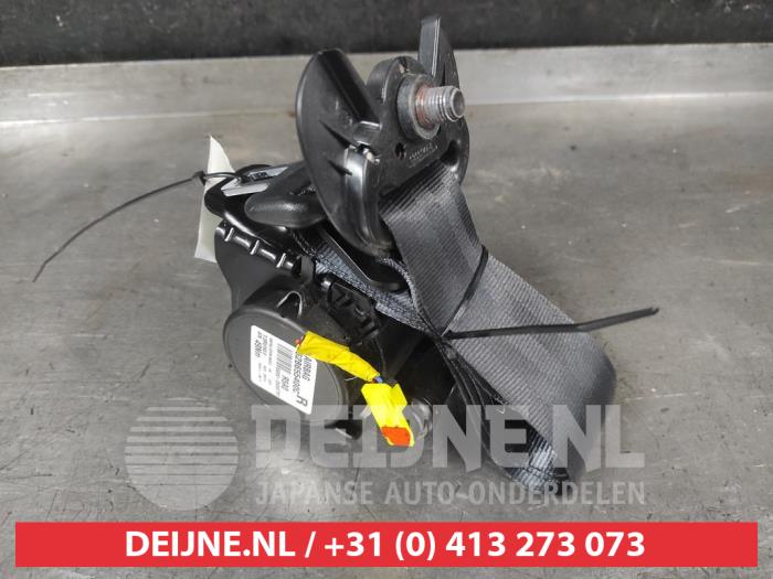Hyundai I20 Front seatbelt, right O704048