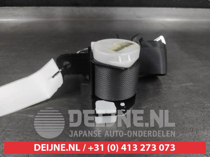Toyota Auris Veiligheidsgordel rechts-achter O704456
