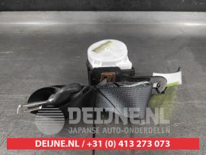 Toyota Auris Rear seatbelt, right O704456 photo 2