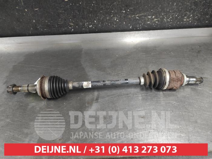 Toyota Yaris Aandrijfas links-voor O704496