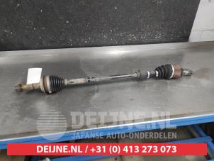 Gebruikte Aandrijfas rechts-voor Toyota Yaris II (P9) 1.0 12V VVT-i Prijs op aanvraag aangeboden door V.Deijne Jap.Auto-onderdelen BV