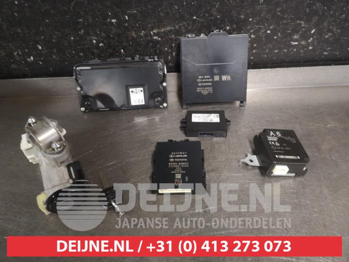 Toyota Yaris Kontaktslot+Sleutel O704624