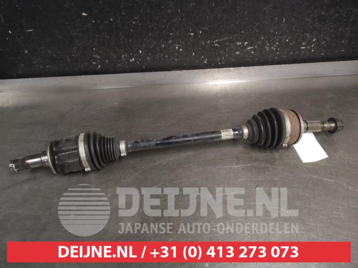 Gebruikte Steekas links-voor Toyota Yaris IV (P21/PA1/PH1) 1.5 12V Hybrid 115 Prijs € 150,00 Margeregeling aangeboden door V.Deijne Jap.Auto-onderdelen BV