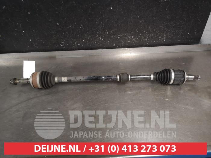 Toyota Yaris Aandrijfas rechts-voor O704638