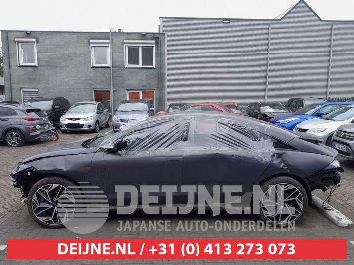 Hyundai Ioniq Zijskirt links O704644